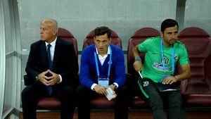 "Pase" cu Steaua. "Dică rămâne antrenorul Stelei, el răspunde de rezultate!" Anunțul făcut de Dumitriu Dumitriu după plecarea lui Rădoi