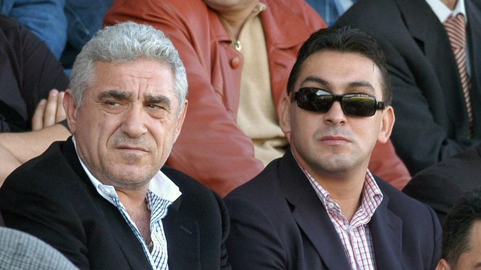 „Noi am fost primii 5 impresari FIFA din România!”. Cum a început ascensiunea lui Giovanni Becali și Ilie Dumitrescu pe piața transferurilor și ce sume uriașe au depus garanție pentru asta. EXCLUSIV