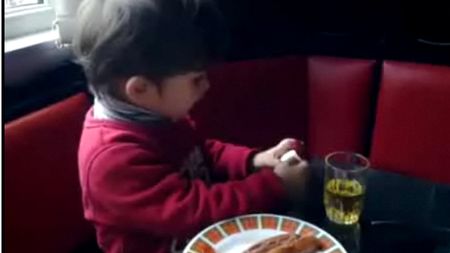 VIDEO Antrenat pentru succes!** Așa ar trebui să fie "căliți" toți puștii care se apucă de fotbal :)