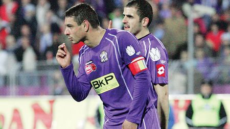 Ganea dă șah la Poli!