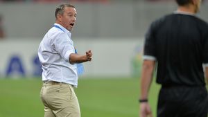 Reghe e mulțumit de rezultat, dar cere timp pentru ultimele transferuri: "Avem jucători care nu știu ce înseamnă Champions League! E alt nivel."  De ce a fost folosit Tudorie titular cu Sparta