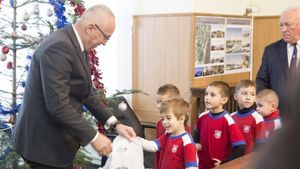 Marius Stan a fost colindat la Primărie de către copiii Oțelului: "Poate printre ei e viitorul Messi!"