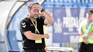 Bine că avem Facebook! La Minaur Baia Mare strategia se face mai întâi online. Primăria, făcută de râs de viceprimar, care i-a cerut demisia antrenorului. Reacția lui Ciprian Danciu