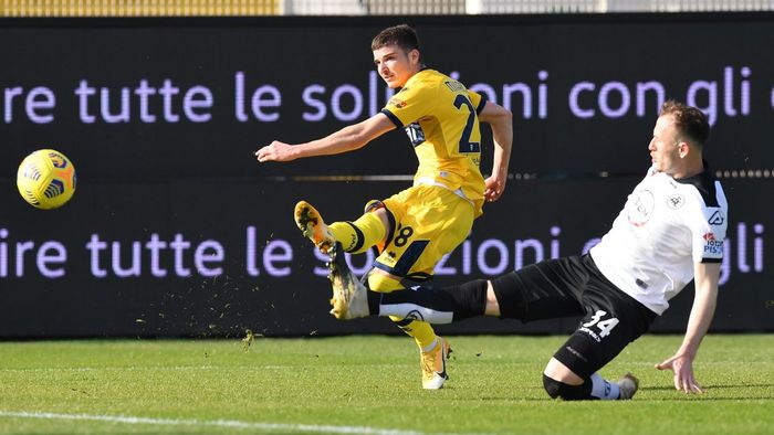 Nota primită de Valentin Mihăilă, după ce a marcat în duelul cu Fiorentina! Italienii sunt impresionați: „A fost devastator!”. Ce au scris despre Dennis Man
