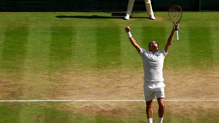 Nemuritor! Revenire excepțională a lui Federer la Wimbledon: la 35 de ani, a întors de la 0-2 la seturi și trei mingi de meci duelul cu Cilic 