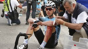 FOTO Julit pe tot corpul, dar continuă! Cum arată Tony Martin după căzătura din Turul Franței