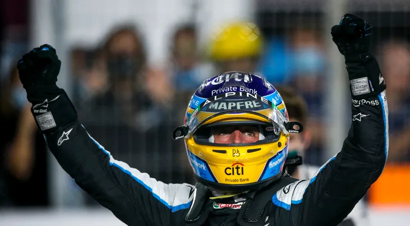 Fernando Alonso, în al nouălea cer la 40 de ani! Spaniolul a prins podiumul în Formula 1 după o pauză de șapte ani: „Este de necrezut!” Cine s-a impus în Qatar | VIDEO