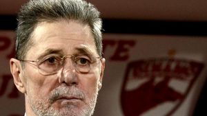Cornel Dinu, reacție dură după ce a văzut variantele pentru noua siglă a lui Dinamo: „M-au înjurat ca la ușa cortului! Nu-mi plac! Par niște cai de la hipodromul Băneasa”