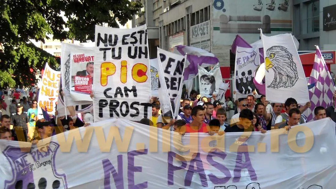 Protest împotriva lui** Cornel Penescu!