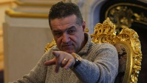 Gigi Becali: "Dică să se ducă la Dacia Chișinău!"** Vezi câți jucători vor veni la Steaua din vară