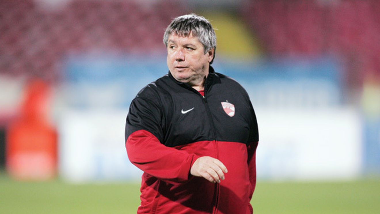 De ce n-a reușit Țălnar în 'Groapă'? "Antrenorul lui Dinamo trebuie să fie chipeș, parfumat, bine îmbrăcat" :)