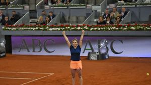 Fenomenala Halep! SIMONA CAMPEONA își apără trofeul de la Madrid, după o finală de vis cu Mladenovic! Ilie Năstase și Ion Țiriac au premiat-o pe sportiva care ajunge la 15 titluri în carieră