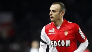 VIDEO: "Scărița" anului. Berbatov, gol de poveste