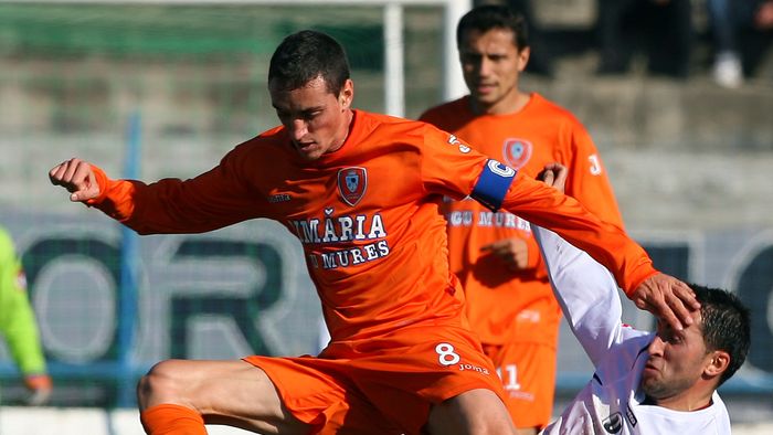 SPECIAL / Eternul pacient devenit doctor: "În România trebuie să te sacrifici, altfel n-ai un viitor prea strălucit". Povestea incredibilă a unui fotbalist ajuns medic în Liga 1