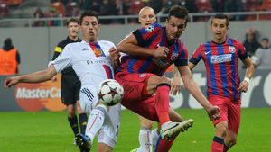 Schar, ultima țintă a lui Tottenham. Șansele ca Vlad Chiricheș și Younes Kaboul să mai rămână și din vară sunt minime