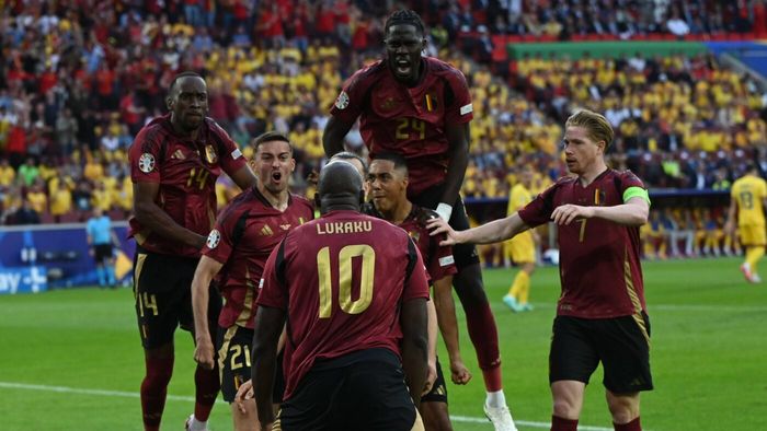 Manchester United a făcut o ofertă de 60.000.000 de euro pentru transferul fotbalistului, imediat după România - Belgia 0-2! Scouterii l-au văzut la EURO și în partida de la Koln și s-au convins