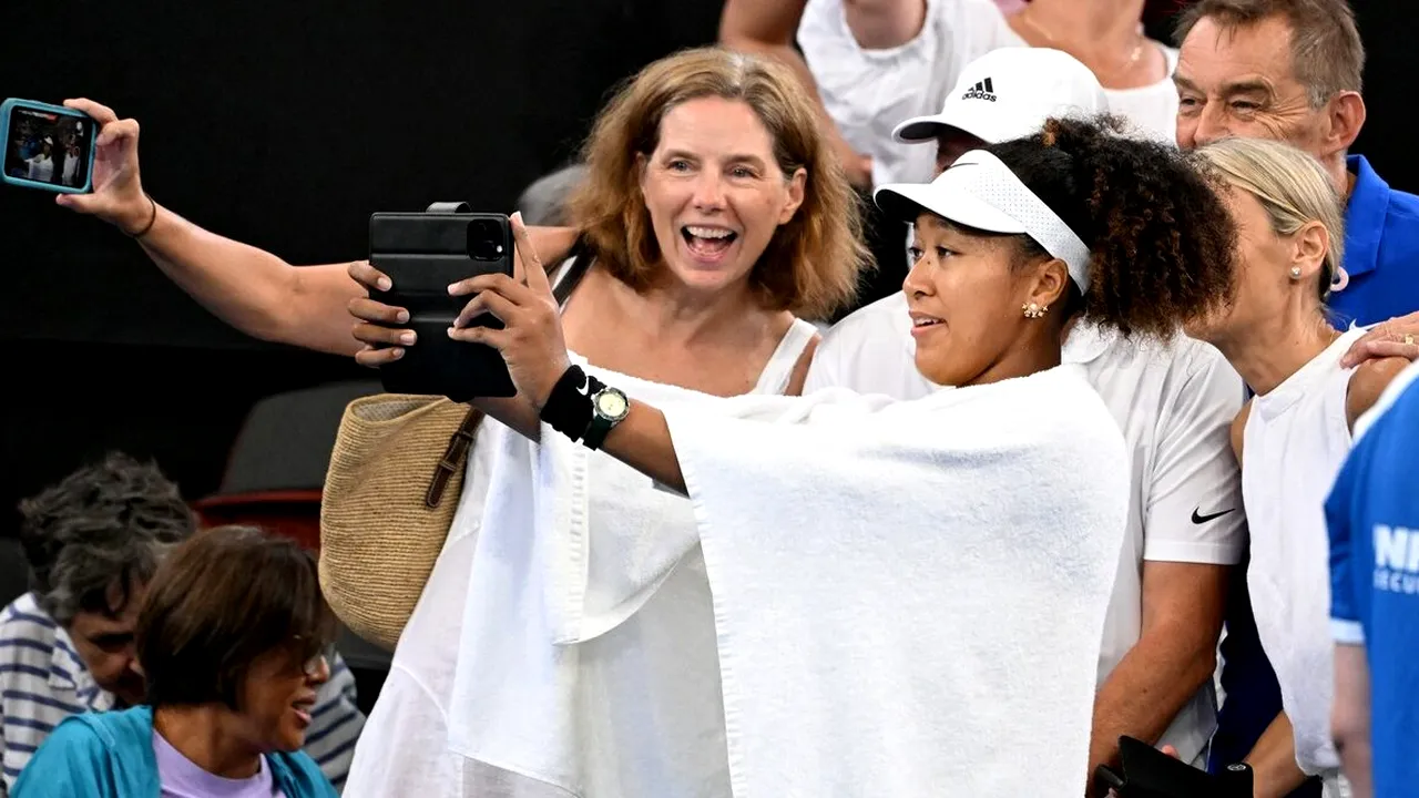 Naomi Osaka a jucat primul meci din postura de mamă, iar fostul antrenor al Simonei Halep a ajutat-o să debuteze cu victorie la Brisbane! Moment emoționant la final. VIDEO