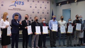 David Popovici și Robert Glință au fost premiați de ministrul Eduard Novak, după performanțele obținute: „Nu o să vă dezamăgesc, de asta sunt sigur!”