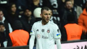 Starul pe care Beșiktaș vrea să-l aducă în locul lui Alex Maxim. Cheia transferului este la Cosmin Olăroiu