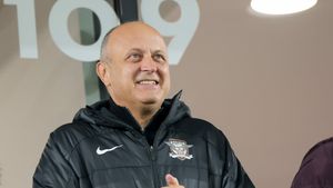 „Şucu vinde Rapidul pentru 100.000.000 de euro”. Mitică Dragomir ştie când se retrage afaceristul din Giuleşti