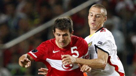 Internaționalul turc Emre BelÃ¶zoĂŸlu va semna cu Atletico Madrid