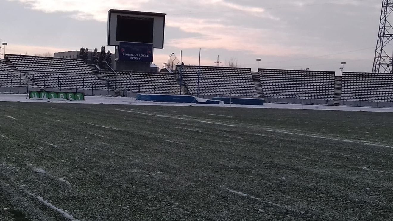 FOTO EXCLUSIV | Ce o așteaptă pe FCSB la Pitești. Cum arată gazonul de pe "Nicolae Dobrin" cu două zile înaintea meciului cu Gaz Metan