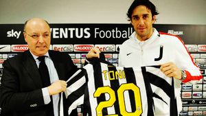 FOTO** Toni, prezentat oficial la Juve: "E un vis devenit realitate"