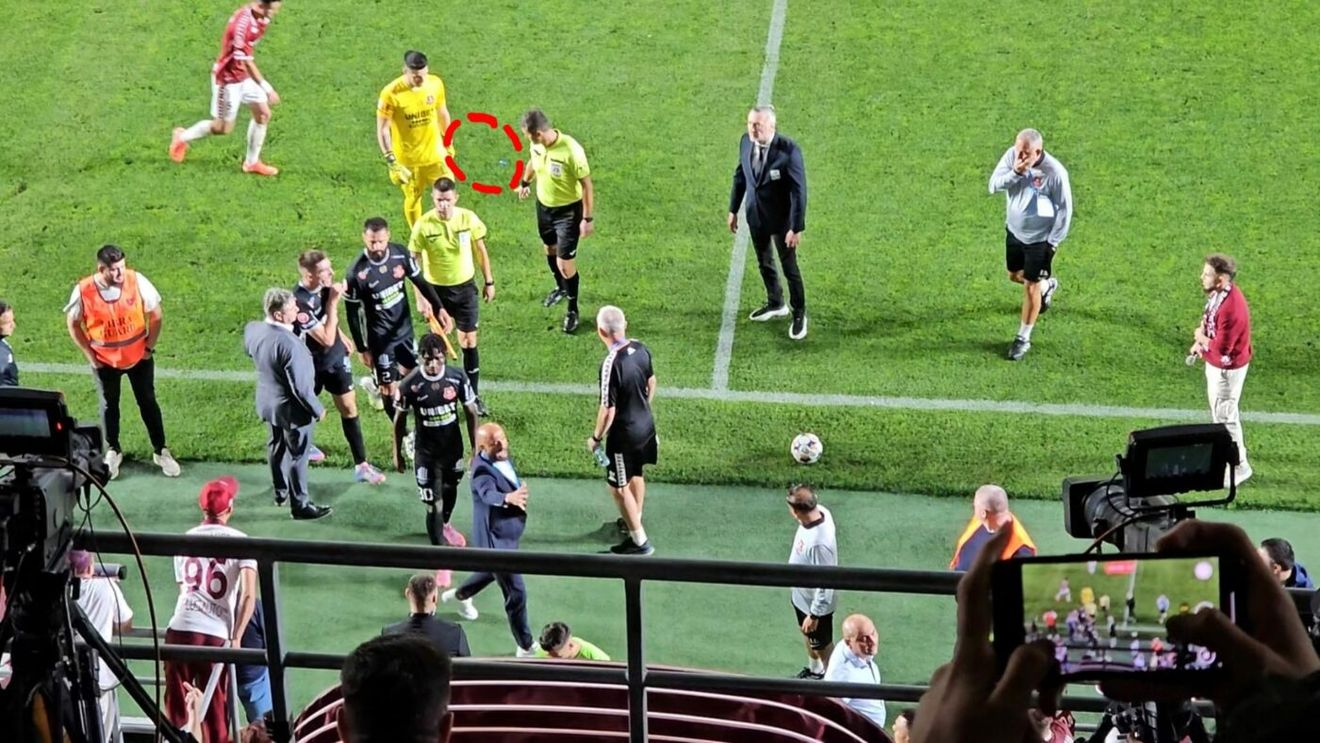 Rapid, la un pas de un nou „Caz Bricheta”! Obiectul aruncat de fanii giuleșteni a trecut la câțiva centimetri de capul arbitrului Cojocaru