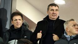 Fără precedent! Gică Popescu a fost înjurat de suporterii Farului: ce i-au reproșat în două bannere