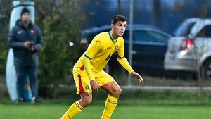 INTERVIU cu noul diamant pe care FC Botoșani îl șlefuiește pentru a-l oferi fotbalului mare: "Mi s-ar potrivi Italia, deși campionatul meu preferat este La Liga". Junioratul l-a făcut în Spania, îl are ca idol pe Mascherano și vrea la națională