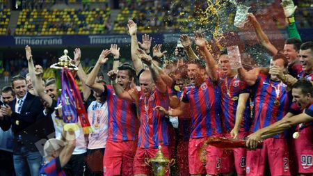 Supercampioana României! Steaua - Petrolul 3-0. Reghe a fost premiat de Olăroiu! Pintilii, omul meciului