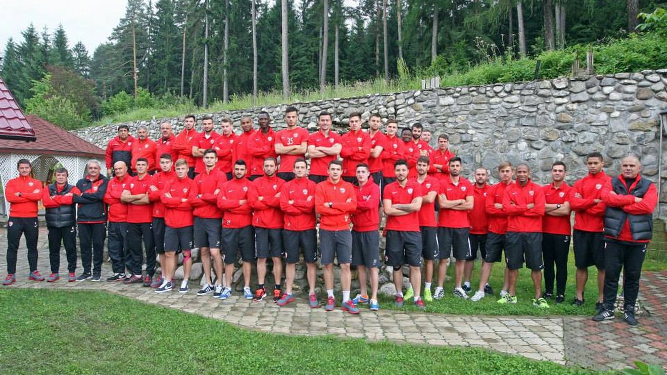 FOTO | "Câinii" trag tare în cantonamentul de la Săcele. Stoican și-a trimis jucătorii la sala de forță