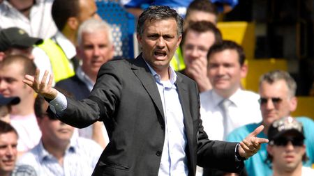 Mourinho: "E mai bine pentru Olanda să câștige România"