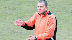 Costel Enache: "Iașiul e un club de tradiție, care face cu ochiul multor antrenori. Sunt încrezător în planul meu"