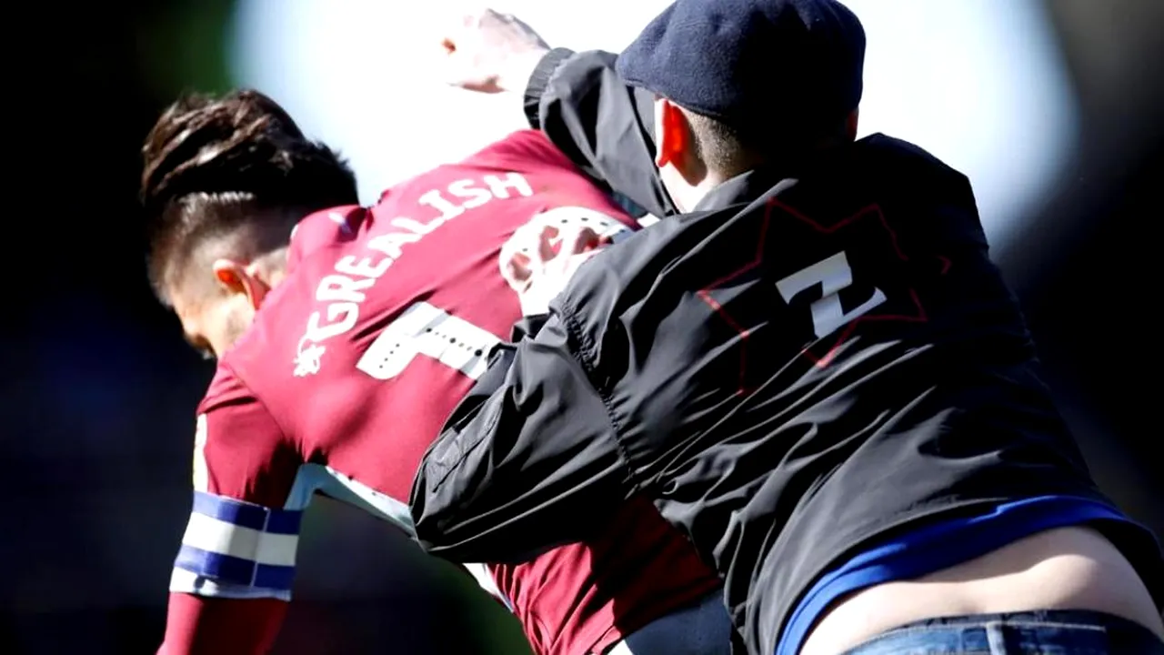 FOTO&VIDEO | Lovitura încasată de Galamaz în plină figură, la Petrolul - FCSB, s-a repetat în Anglia! Cel mai bun jucător al lui Aston Villa a fost atacat chiar pe teren