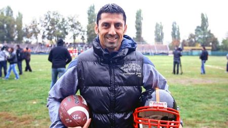 Imagini inedite!** Ionel Dănciulescu a dat lovitura de începere a finalei Campionatului Național de Fotbal American