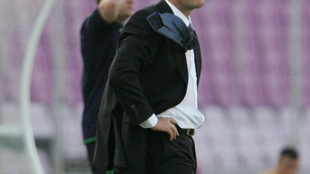 Uhrin jr.: "Pe acest teren nu se joacă fotbal"