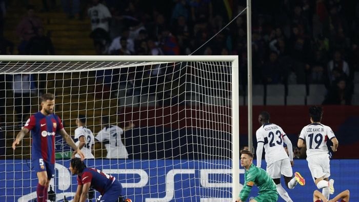 Nemții Barcelonei îl „trădează” pe Xavi și îi dau dreptate lui Istvan Kovacs în cea mai controversată fază a sezonului din Liga Campionilor! Ter Stegen, reacție neașteptată pentru catalani: „Se poate fluiera faultul lui Araujo. Și dacă îl fluieri, e de roșu”
