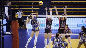 Duș glacial în insula unde bogații lumii merg să se bronzeze. CSM Lugoj, eliminată din Cupa Challenge de THY Istanbul, în Las Palmas de Gran Canaria