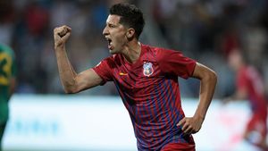 A încercat să-l dea pe brazdă pe Mihai Costea dar nu a reușit:** "Dădea gol și îl scoteam pentru că nu se apăra! Zicea că la Craiova nu o făcea"