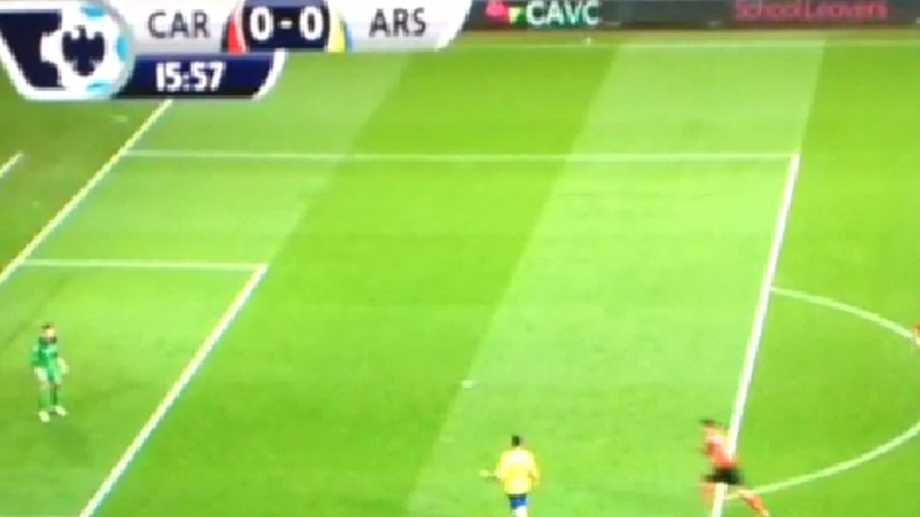 VIDEO - Fanii lui Arsenal au rămas fără cuvinte: Giroud s-a oprit cu mingea la picior, în careul advers, păcălit de "magia" lui Ozil