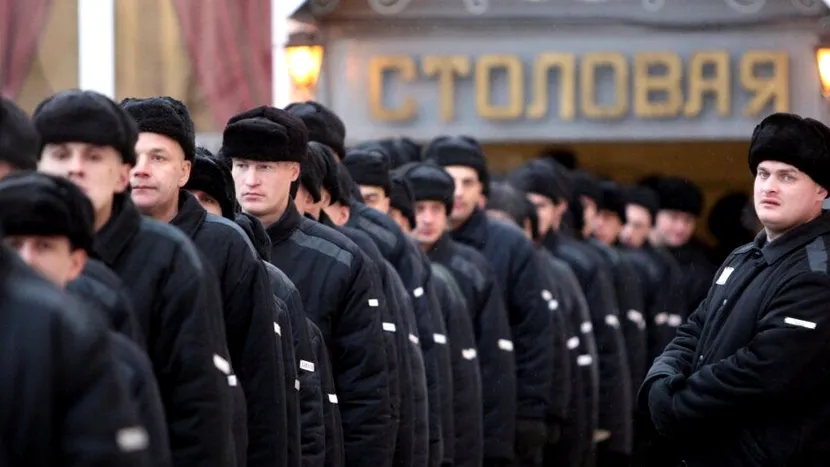 Armata lui Putin recurge la recrutarea de persoane fără adăpost în încercarea disperată de a crește numărul de trupe. Câți bani oferă recrutorii din armata rusă