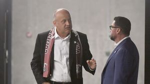 Transfer în Arabia Saudită și un contract de invidiat pentru fotbalistul dat afară de Dan Șucu de la Rapid București! Cu ce echipă a bătut palma