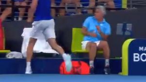 Stefanos Tsitsipas, gest nebunesc! Și-a lovit tatăl cu racheta, iar mama sa a reacționat imediat VIDEO