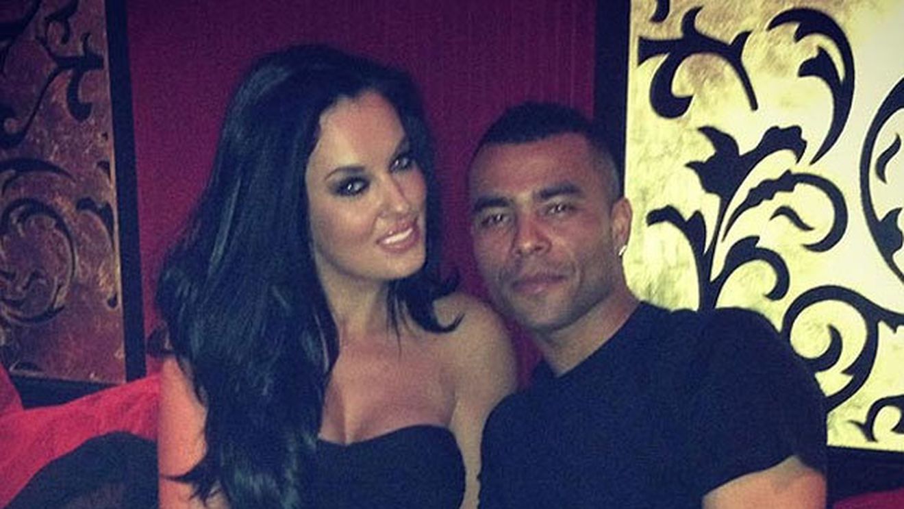 FOTO Ea e ultima cucerire a lui Ashley Cole. Cu cine s-a combinat starul lui Chelsea