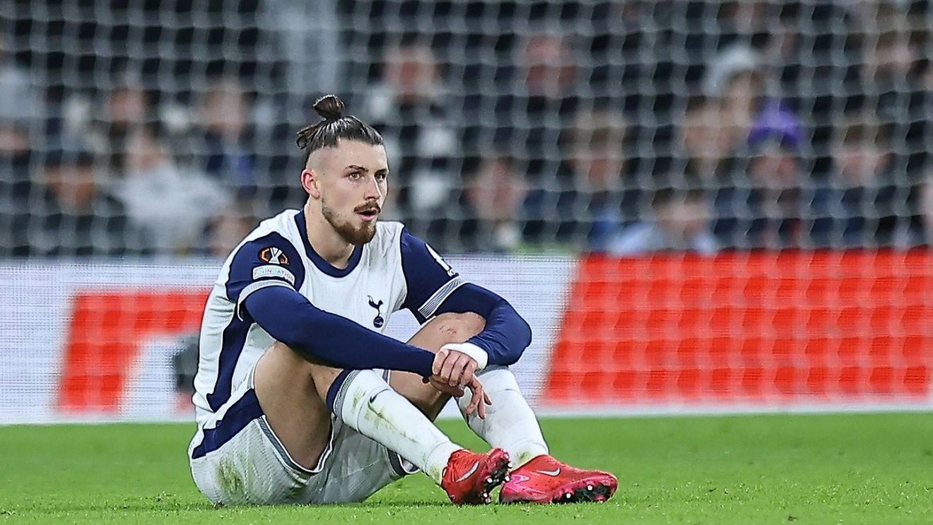 Presa britanică se teme de ce e mai rău după accidentarea lui Radu Drăgușin la genunchi. „Așa a făcut și Virgil van Dijk și a lipsit un an!”