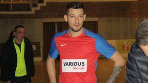 Mihai Costea a revenit în țară și așteaptă oferte! "Sunt alături de Universitatea Craiova. Care este ea, nu știu. Vedeți ce se întâmplă în fotbalul românesc". Ce spune despre favorita la titlu și cum îl vede pe Alibec