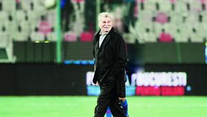 Dinu Gheorghe acuză: "Porumboiu a intrat în vestiarul arbitrilor la pauză!"** Oficialul Vasluiului se apără: "Era ușa întredeschisă"