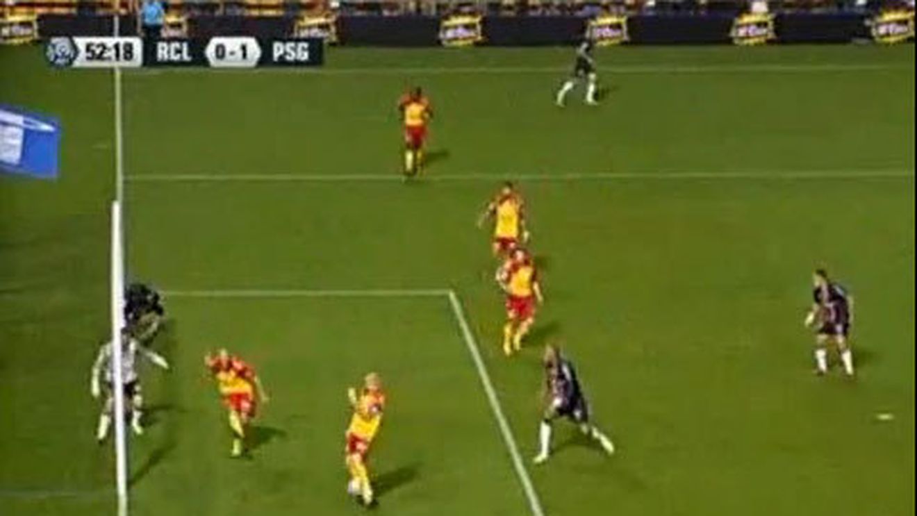 Ceva mai haios n-ai văzut de mult! **VIDEO Lens a reușit un autogol memorabil