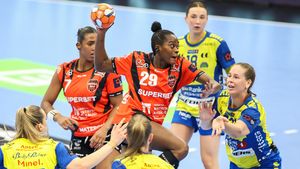 Pentru CSM București și Rapid va fi din ce în ce mai greu! Culisele primirii de wild-card pentru Gloria Bistrița în Champions League la handbal feminin! Cum au fost „fentate” de EHF maghiarele de la Debrecen. EXCLUSIV